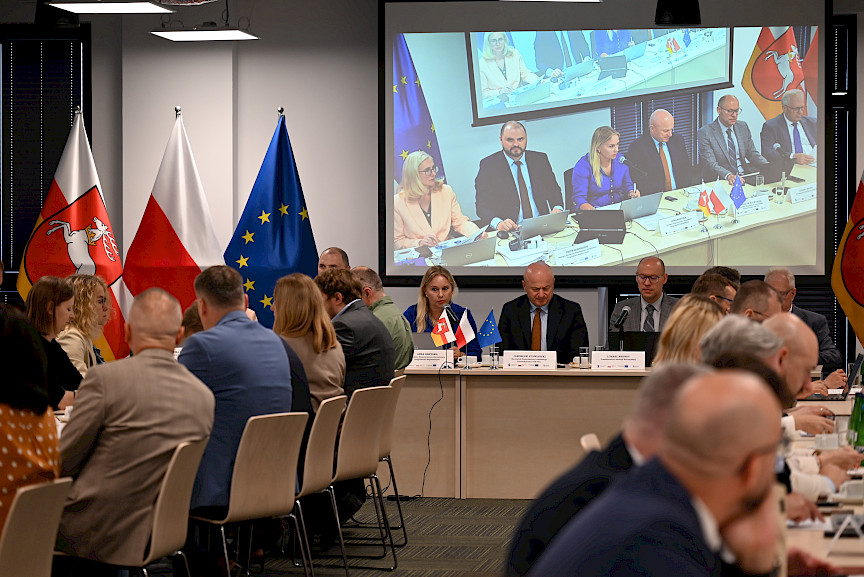 Ogólny widok na salę z uczestnikami posiedzenia.