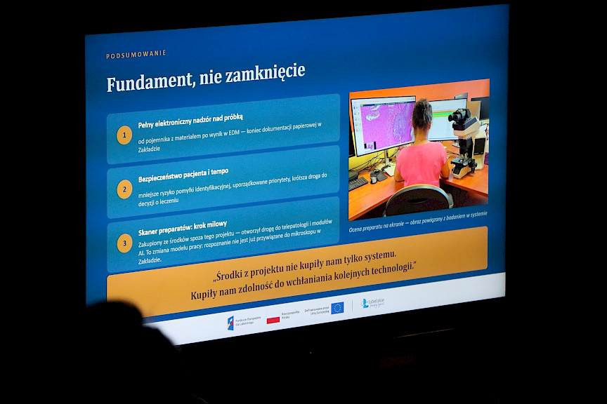 Zdjęcie wyświetlonego obrazu wyświetlanego z podsumowaniem działań jakie zostały zrealizowane w szpitalu.