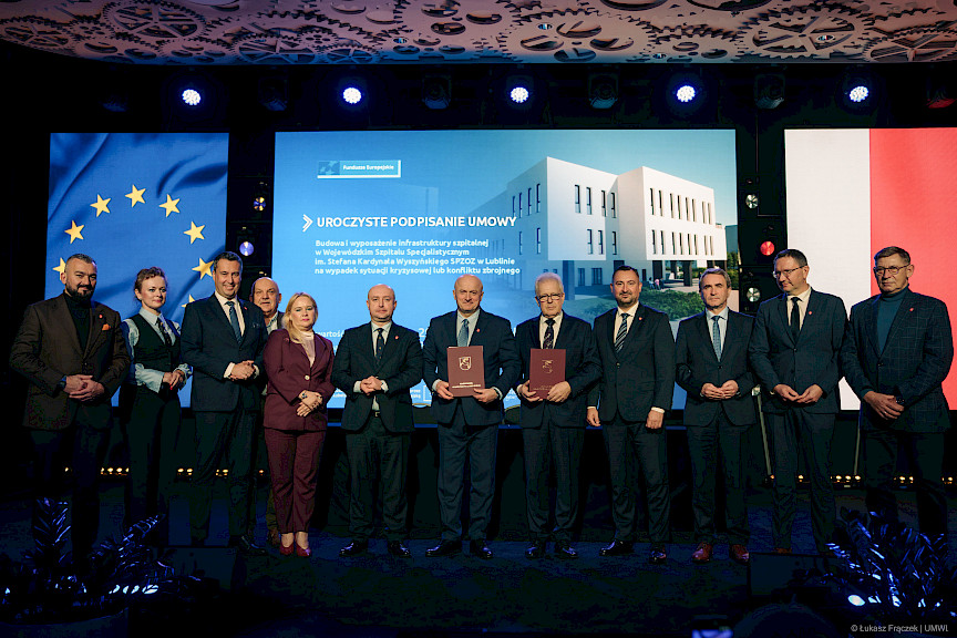 Zdjęcie grupowe uczestników wydarzenia na czele z Zarządem Województwa Lubelskiego.