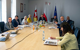 Członkowie Kapituły: (od lewej) Piotr Dragan - Reprezentant Komitetu Monitorującego RPO WL 2014-2020, Arkadiusz Gałązka – Dyrektor Lubelskiego Centrum Innowacji i Technologii, Anna Brzyska – Dyrektor Departamentu Zarządzania Programami Regionalnymi UMWL, Agnieszka Drozd-Bownik – Dyrektor Departamentu Promocji, Sportu i Turystyki UMWL, Marek Wojciechowski – Wiceprzewodniczący Sejmiku Województwa Lubelskiego, Zbigniew Wojciechowski – Wicemarszałek Województwa Lubelskiego, Waldemar Wapiński – Dyrektor Wydziału Rozwoju i Współpracy Starostwa Powiatowego w Lublinie, Marek Neckier Dyrektor LAWP oraz Anna Michałek  - Zastępca Dyrektora LAWP.